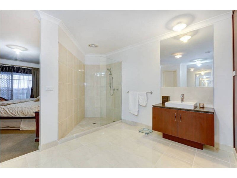 14 Holland Way, Caroline Springs VIC 3023