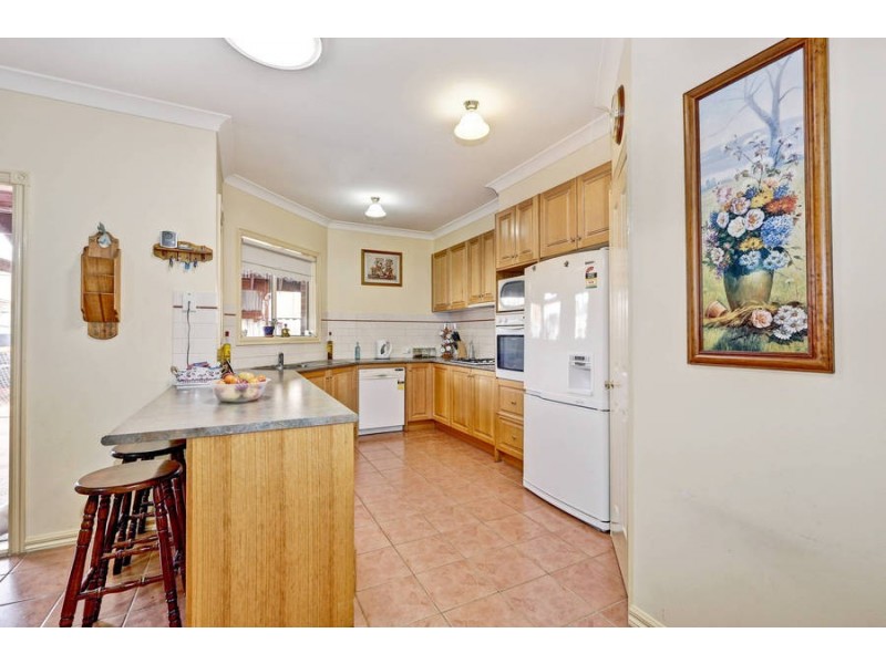 1 Sherdley Green, Caroline Springs VIC 3023