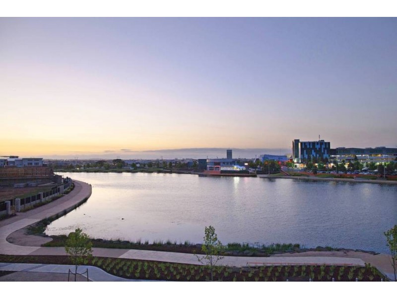 4/76 The Esplanade, Caroline Springs VIC 3023