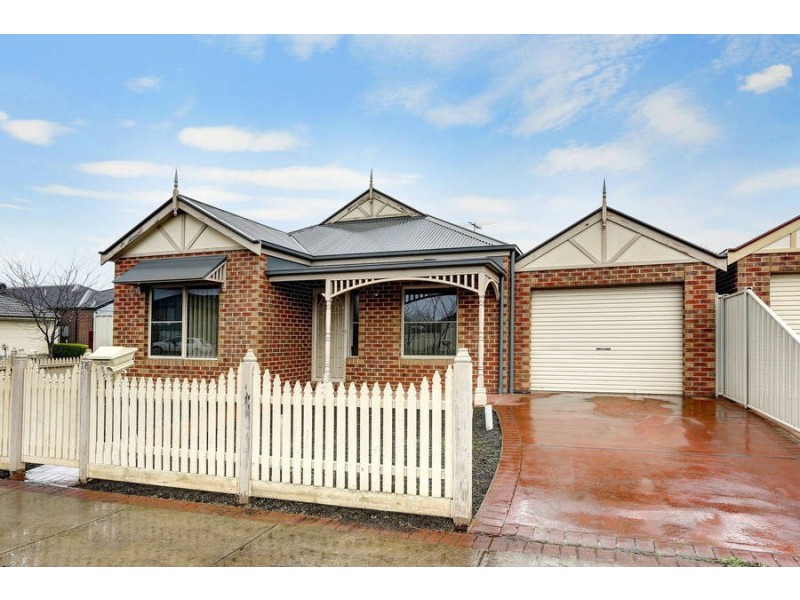 18 Dunstall Gardens, Caroline Springs VIC 3023