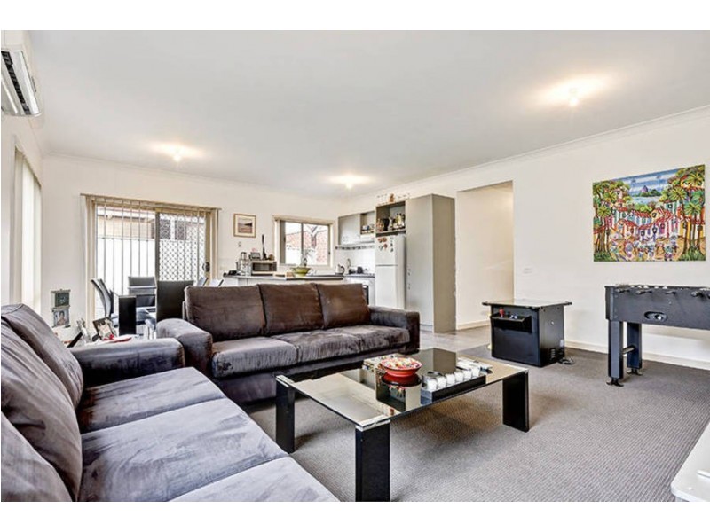 18 Dunstall Gardens, Caroline Springs VIC 3023