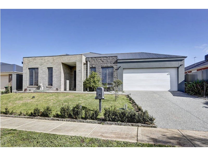 40 Olsen Retreat, Caroline Springs VIC 3023