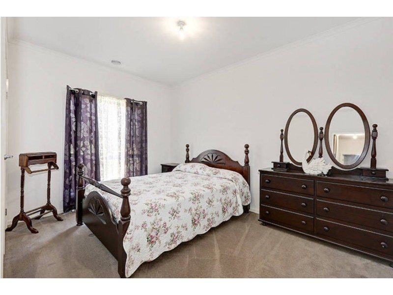 40 Olsen Retreat, Caroline Springs VIC 3023