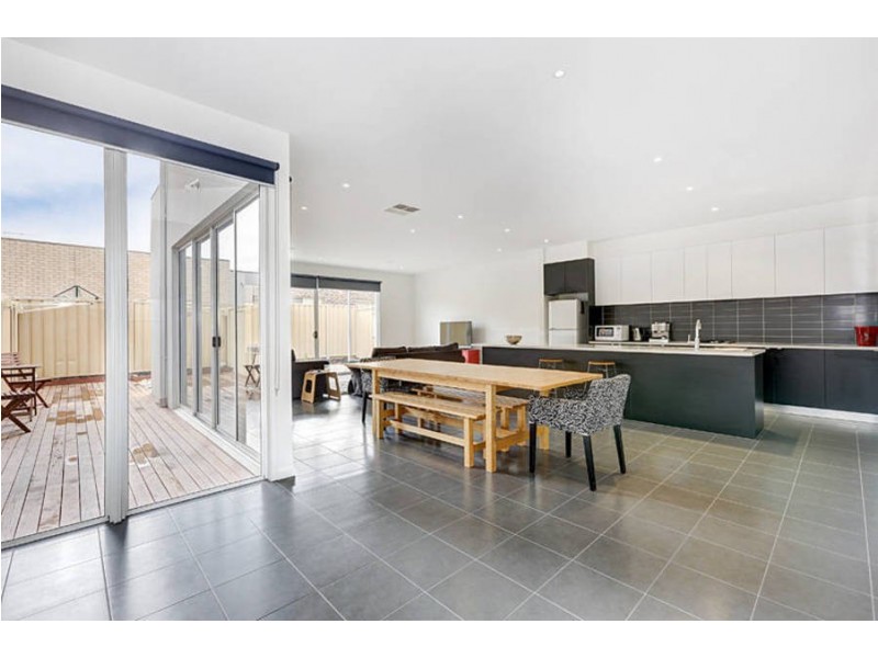 7 Tatterson Way, Caroline Springs VIC 3023