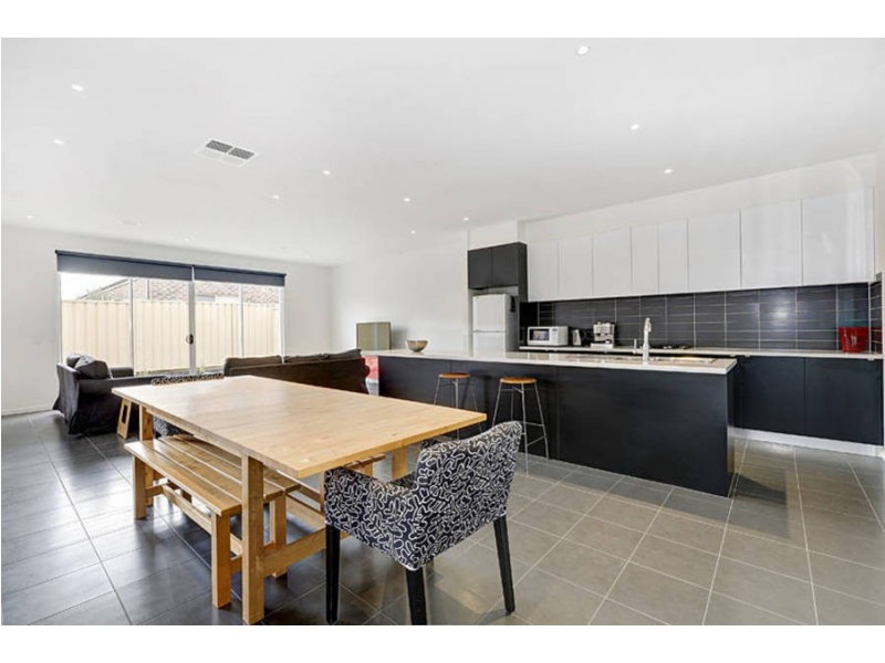 7 Tatterson Way, Caroline Springs VIC 3023