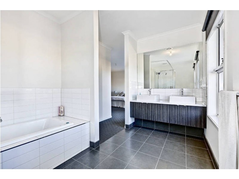 7 Tatterson Way, Caroline Springs VIC 3023