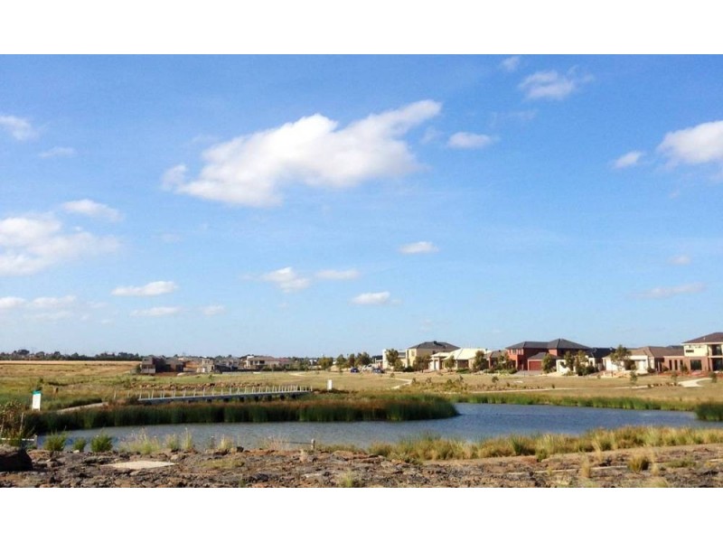 28 Duneira Grove, Caroline Springs VIC 3023