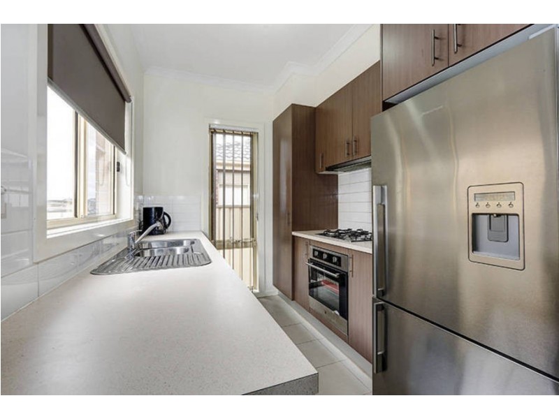 18/40 McCubbin Way, Caroline Springs VIC 3023