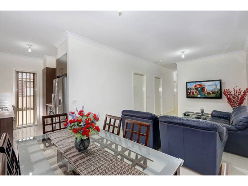 18/40 McCubbin Way, Caroline Springs VIC 3023