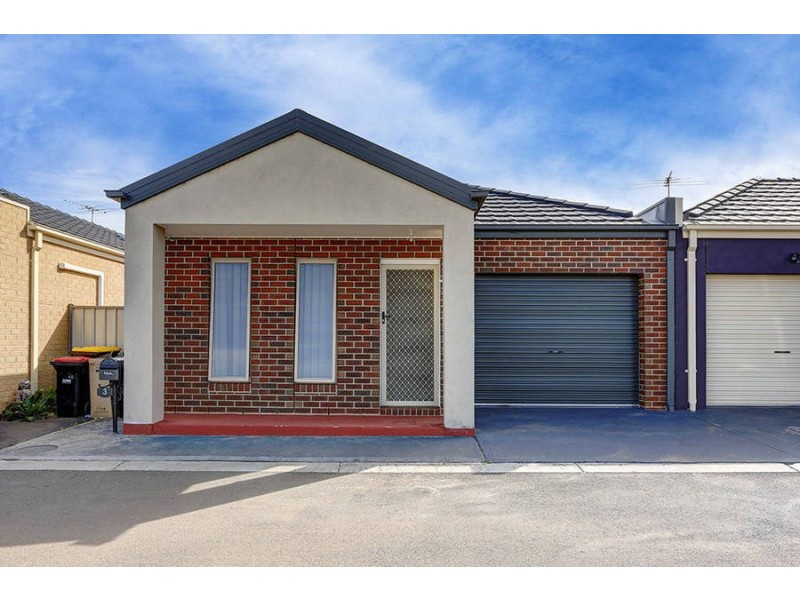 3/40 McCubbin Way, Caroline Springs VIC 3023