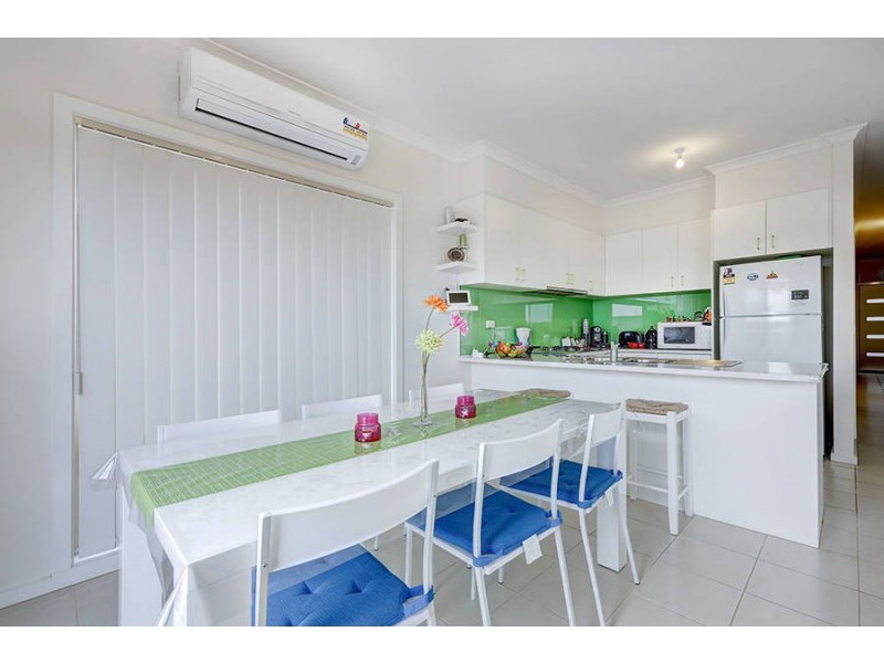 3/40 McCubbin Way, Caroline Springs VIC 3023