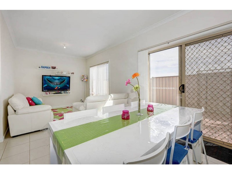 3/40 McCubbin Way, Caroline Springs VIC 3023