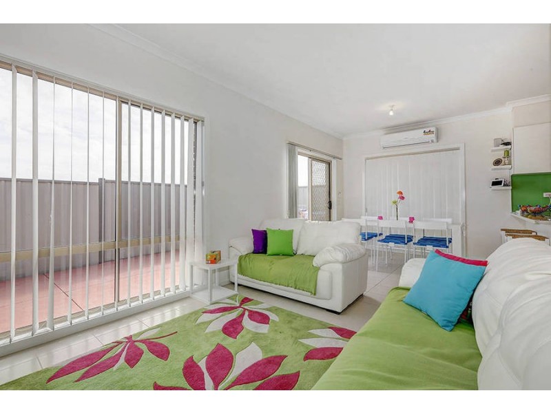 3/40 McCubbin Way, Caroline Springs VIC 3023