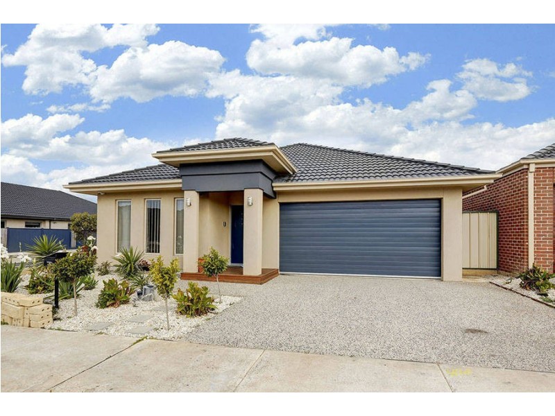 40 Daly Circuit, Caroline Springs VIC 3023
