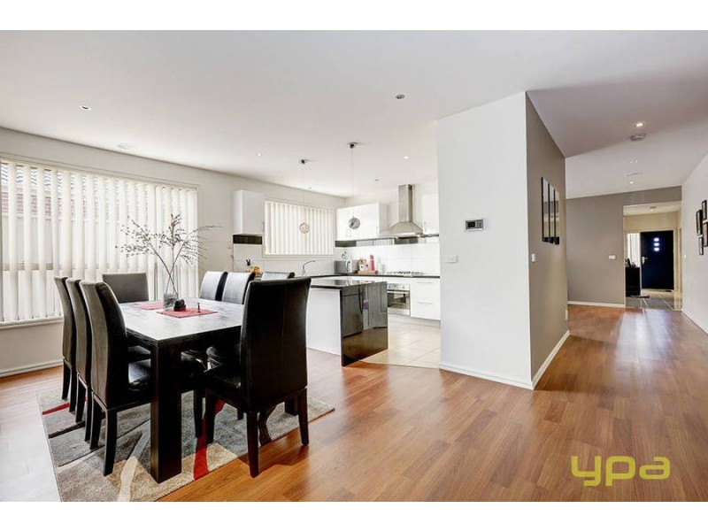 40 Daly Circuit, Caroline Springs VIC 3023