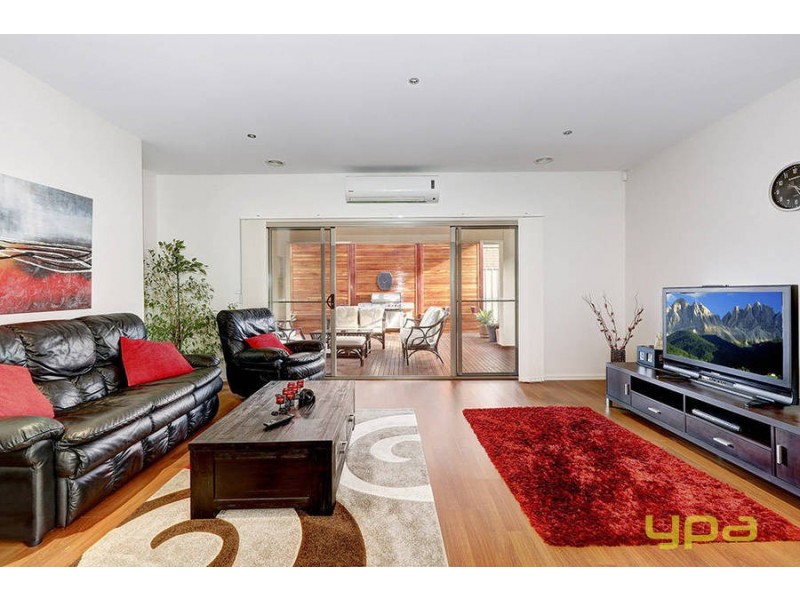 40 Daly Circuit, Caroline Springs VIC 3023