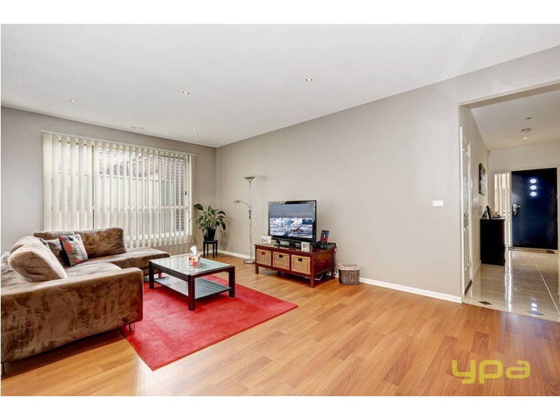 40 Daly Circuit, Caroline Springs VIC 3023