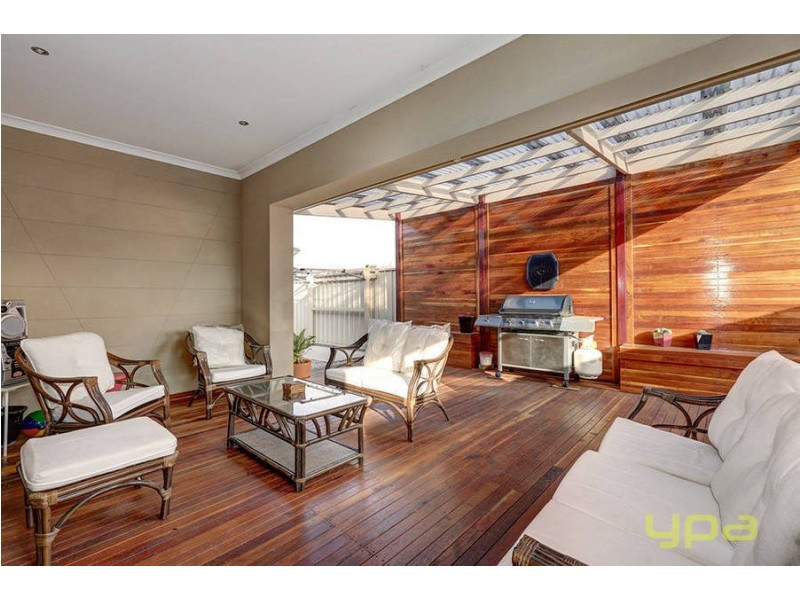 40 Daly Circuit, Caroline Springs VIC 3023