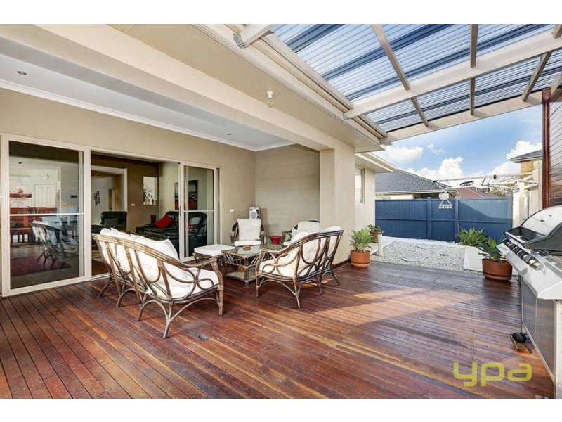 40 Daly Circuit, Caroline Springs VIC 3023