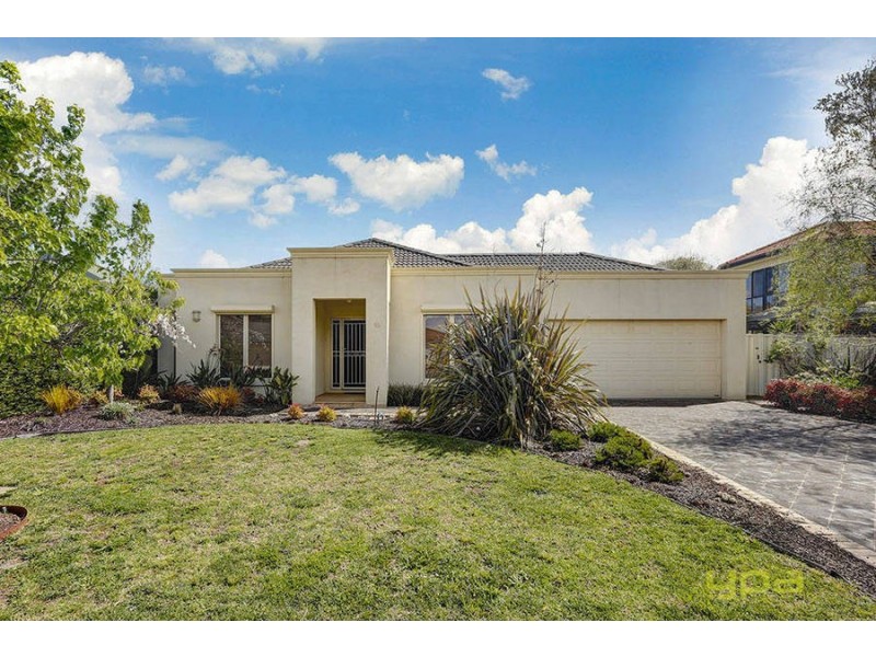 15 Risley Close, Caroline Springs VIC 3023