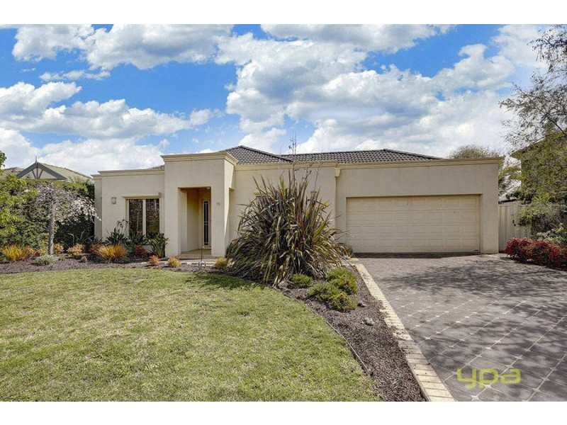 15 Risley Close, Caroline Springs VIC 3023