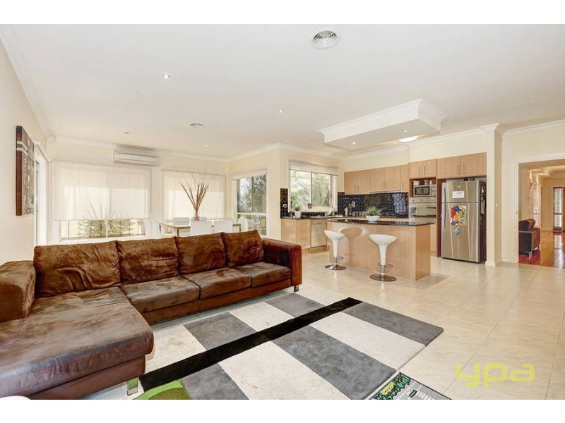 15 Risley Close, Caroline Springs VIC 3023