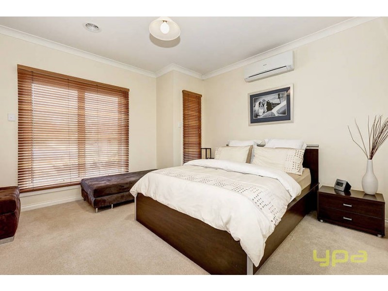 15 Risley Close, Caroline Springs VIC 3023
