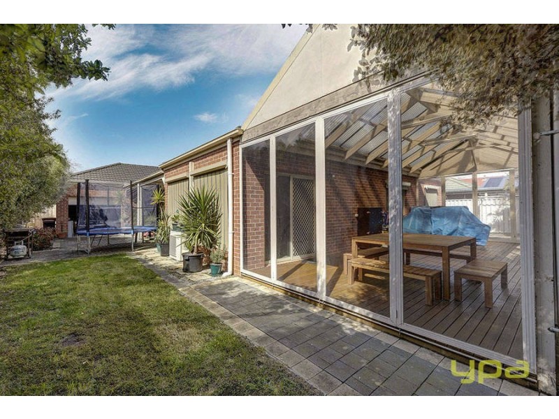 15 Risley Close, Caroline Springs VIC 3023