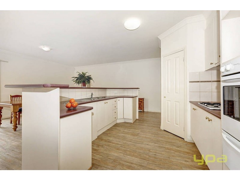 9 Copse Wood Bend, Caroline Springs VIC 3023