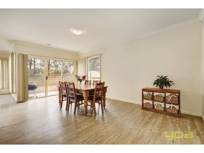 9 Copse Wood Bend, Caroline Springs VIC 3023