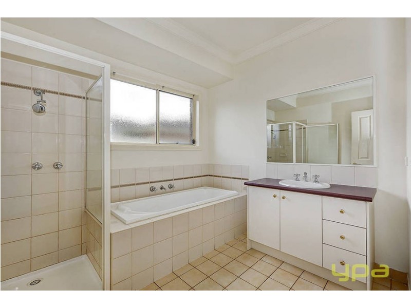 9 Copse Wood Bend, Caroline Springs VIC 3023