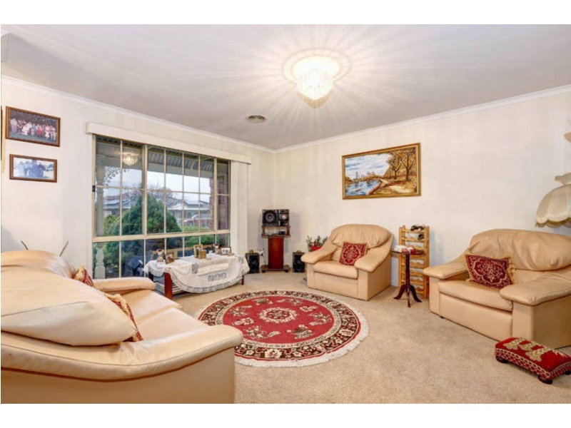 21 Flintoff Avenue, Burnside VIC 3023