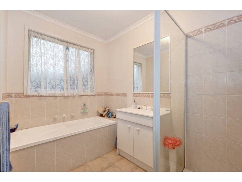 21 Flintoff Avenue, Burnside VIC 3023