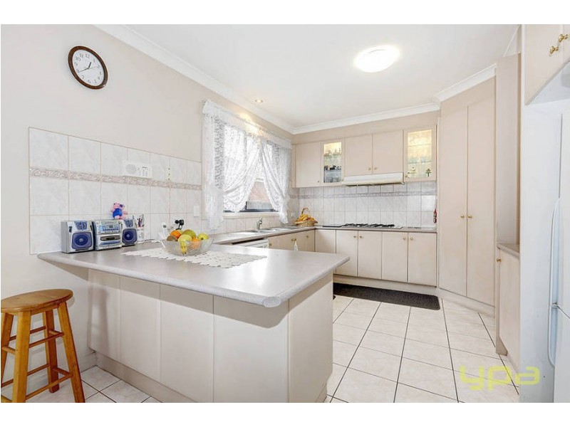 13 Kyneton Circuit, Caroline Springs VIC 3023