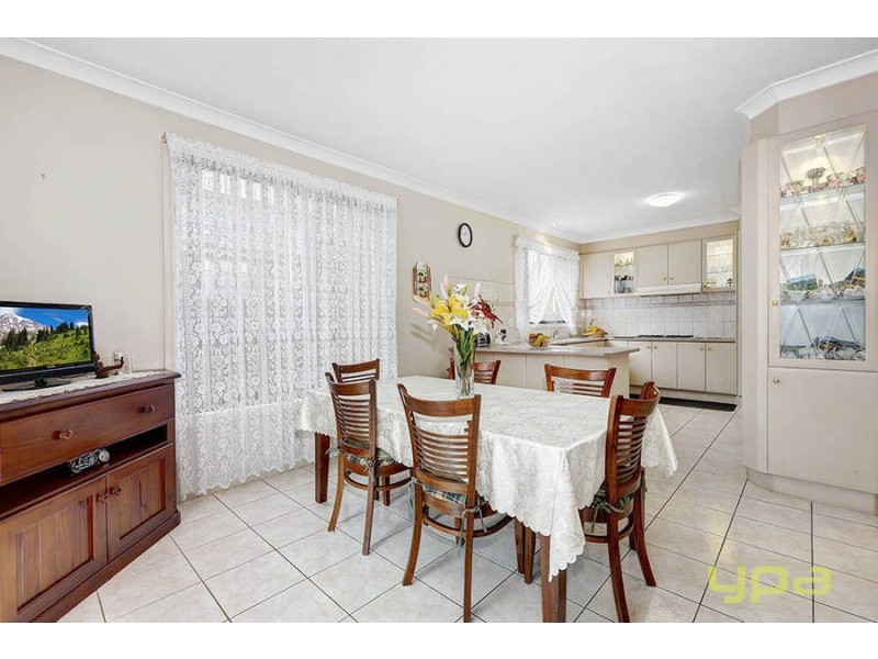 13 Kyneton Circuit, Caroline Springs VIC 3023