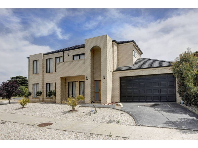 7 Deepdene Street, Caroline Springs VIC 3023