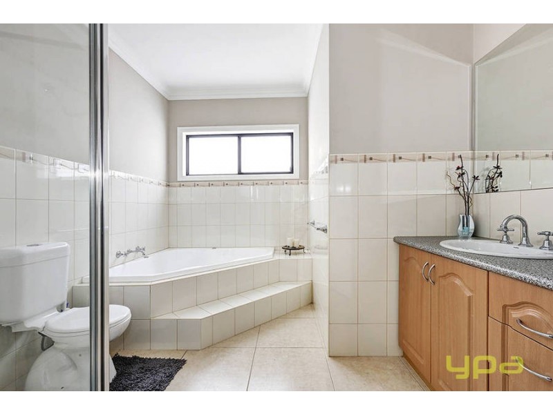 7 Deepdene Street, Caroline Springs VIC 3023