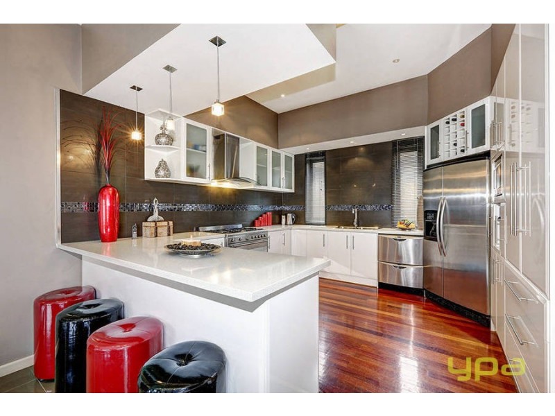 15 Olsen Retreat, Caroline Springs VIC 3023