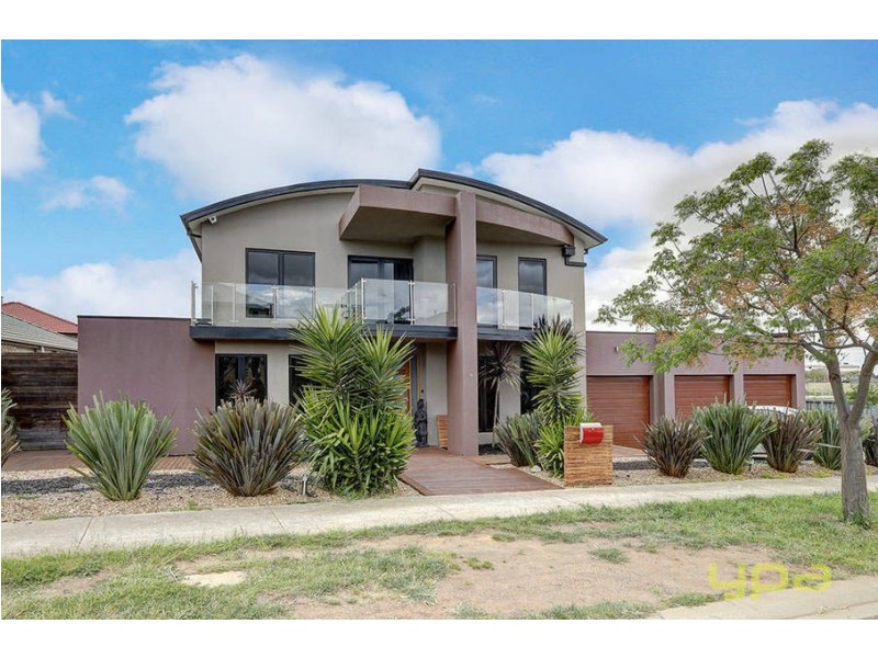 15 Olsen Retreat, Caroline Springs VIC 3023