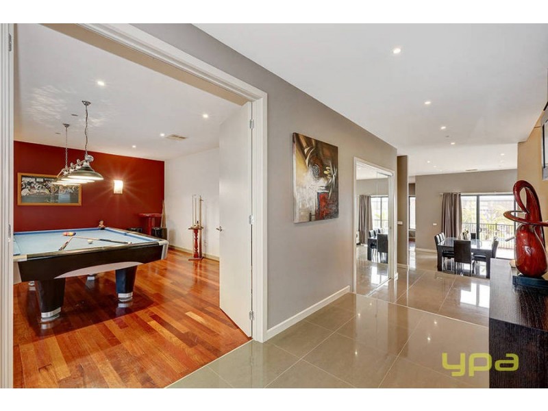 15 Olsen Retreat, Caroline Springs VIC 3023