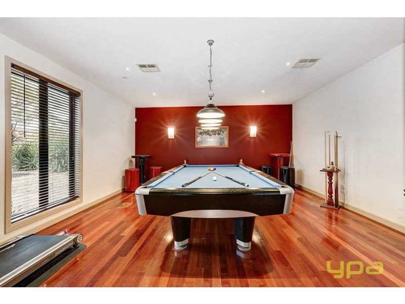 15 Olsen Retreat, Caroline Springs VIC 3023