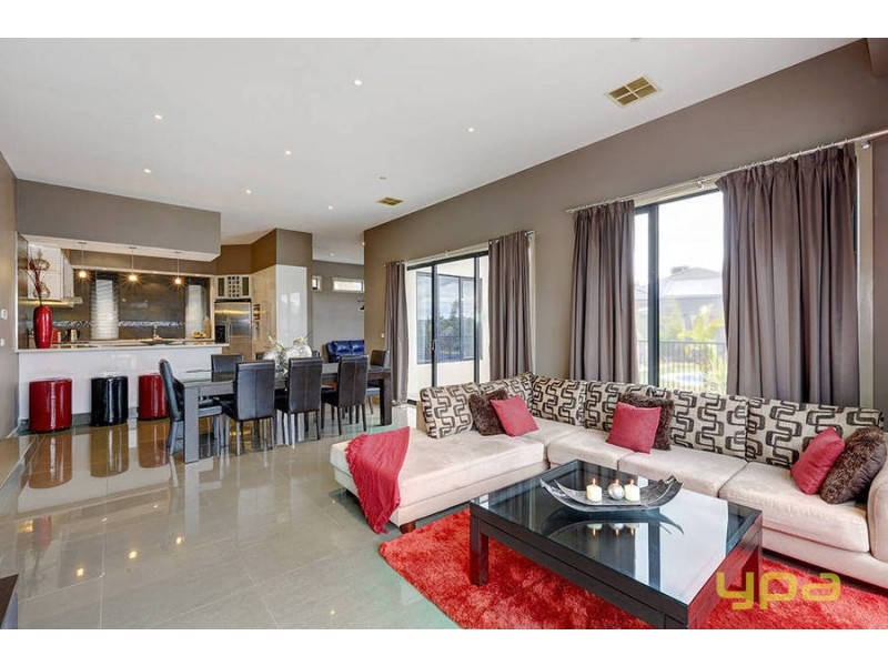 15 Olsen Retreat, Caroline Springs VIC 3023