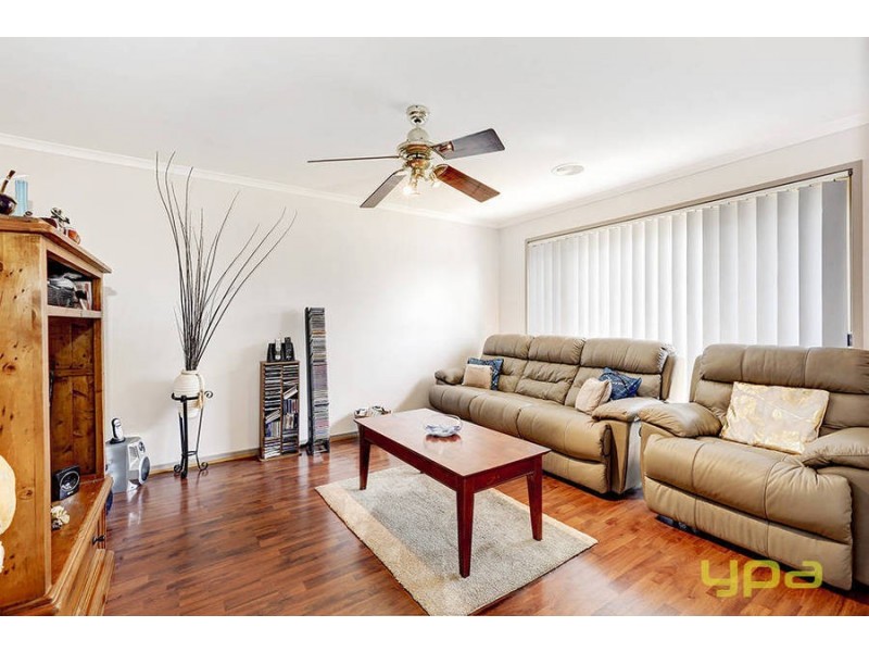 12 Flintoff Avenue, Burnside VIC 3023