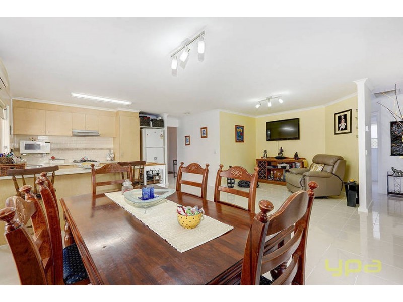 12 Flintoff Avenue, Burnside VIC 3023