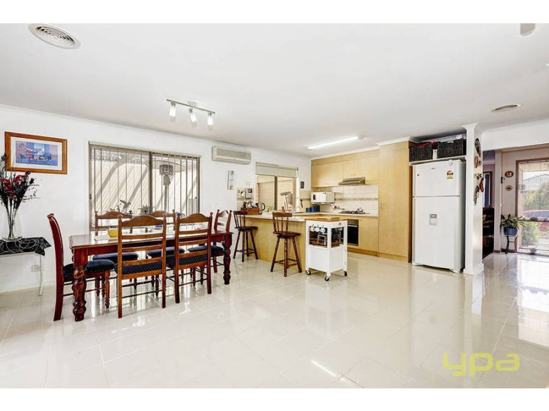 12 Flintoff Avenue, Burnside VIC 3023