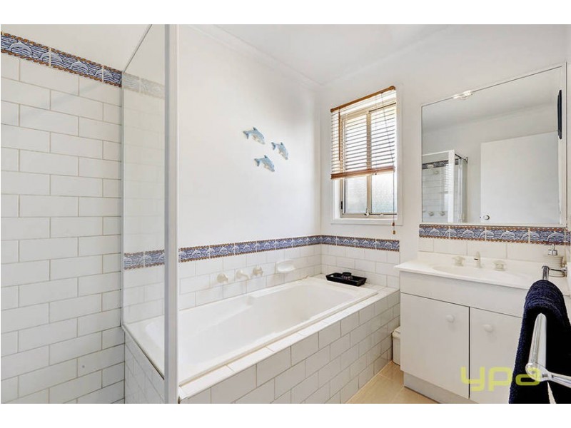 12 Flintoff Avenue, Burnside VIC 3023