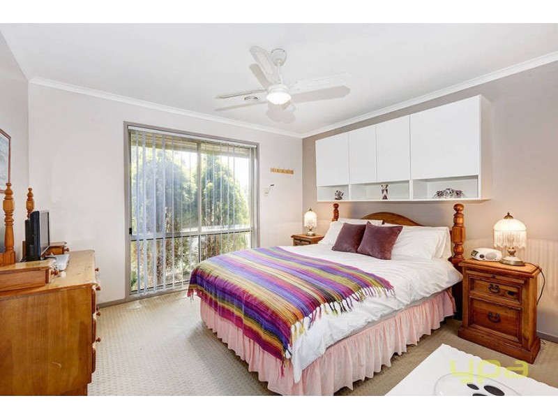 12 Flintoff Avenue, Burnside VIC 3023