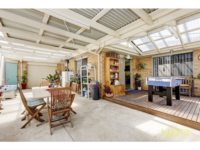 12 Flintoff Avenue, Burnside VIC 3023