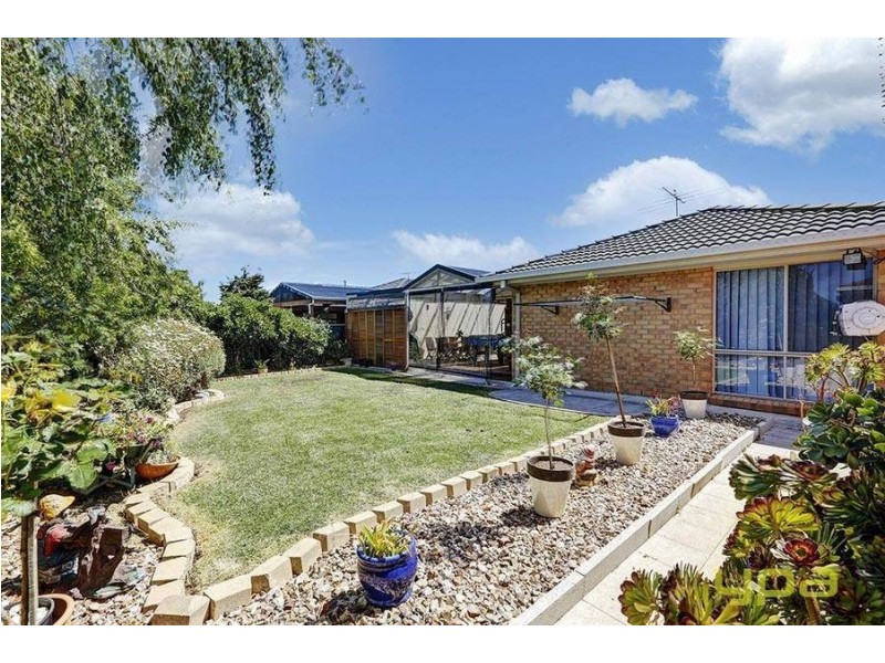 12 Flintoff Avenue, Burnside VIC 3023