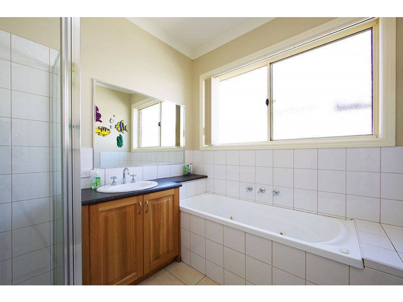 3 Great Barr Crescent, Caroline Springs VIC 3023